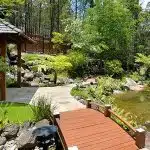 Comment aménager son jardin pour créer une atmosphère zen et relaxante